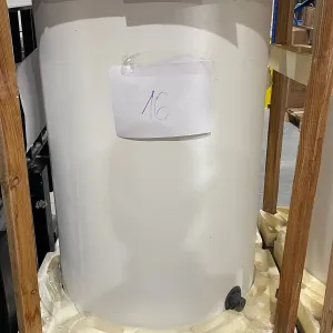 VIESSMANN POJEMNOŚCIOWY PODGRZEWACZ WODY VITOCELL 100-W TYP CUGB (B) 120 L (POWYSTAWOWY, Z WIDOCZNYMI DEFEKTAMI JAK NA ZDJĘCIACH - OUTLET NR 16)