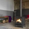 Piec wolno stojący INVICTA NORIK antracyt ref. 9121-44 aranzacja.png