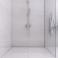 BALNEO LISTWA SPADKOWA PRYSZNICOWA LEWA 120CM INOX